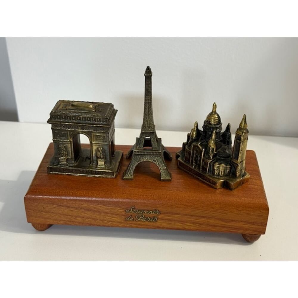 Souvenier de Paris Eiffel Tower, Arc de Triomphe, & Le Sacre Music Box